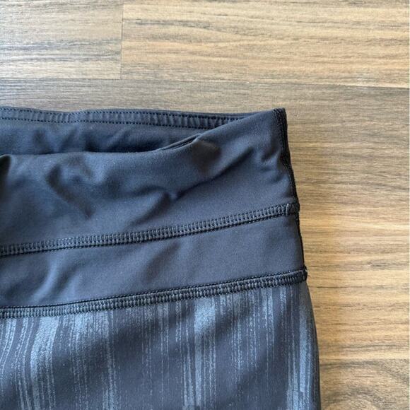Lululemon Run Inspire Crop II Black and Grey Leggings sz 8 - Picture 3 of 8